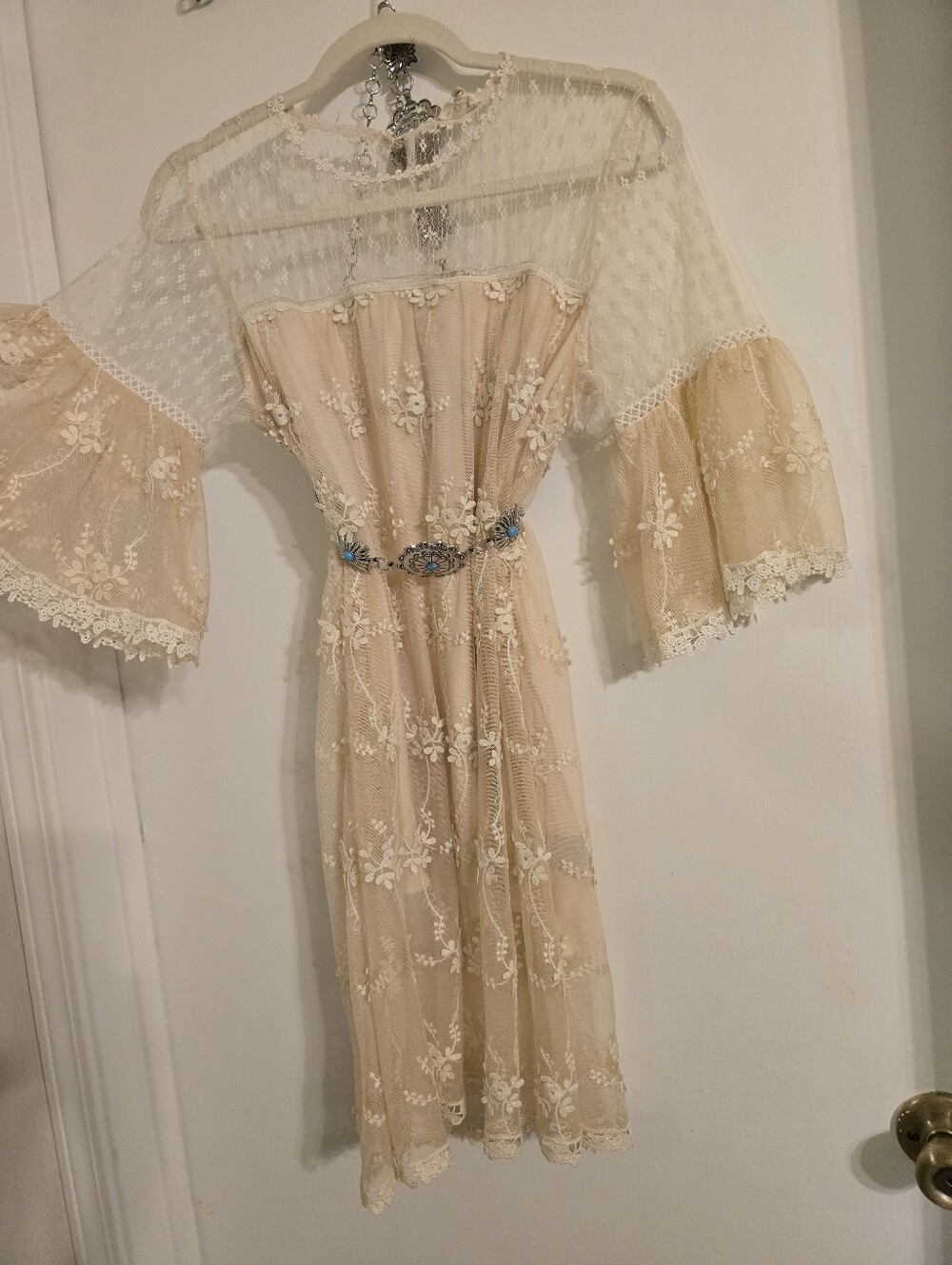 POL Sheer Ivory Lace Floral Embroidered Overlay Dress With Belle Sleeves Sz S - Picture 8 of 16